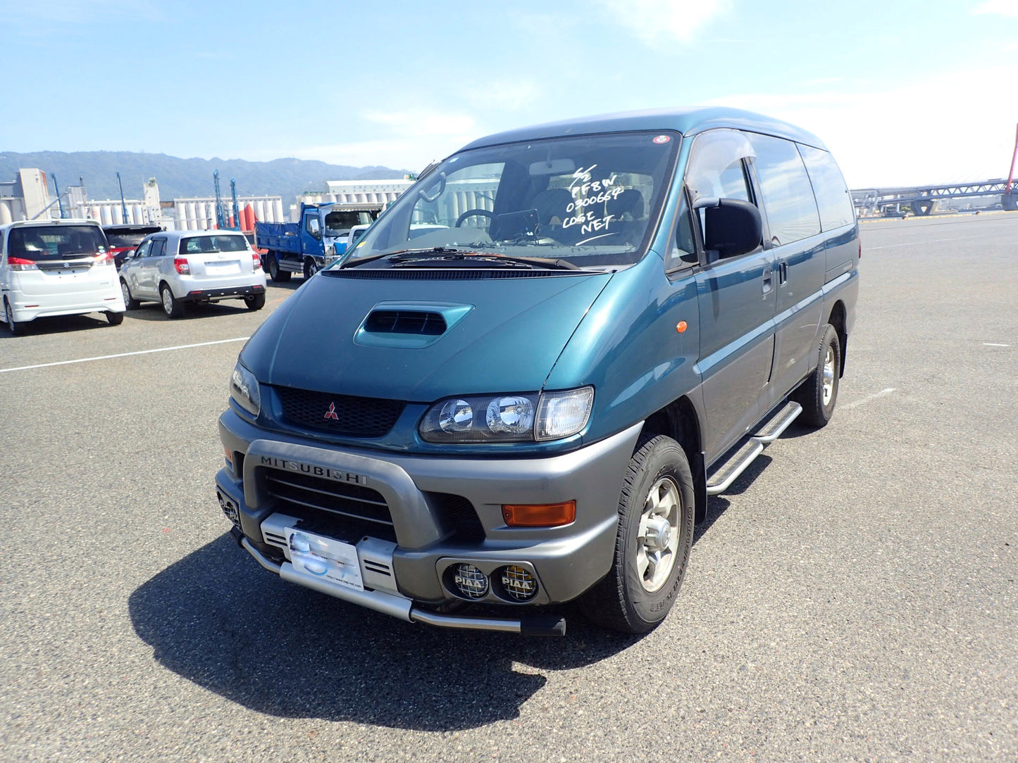 1998 Mitsubishi Delica XL 4X4