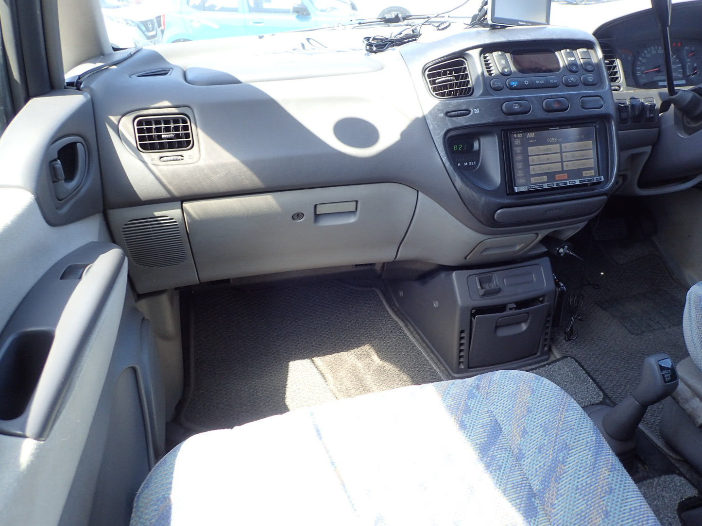 1998 Mitsubishi Delica XL 4X4