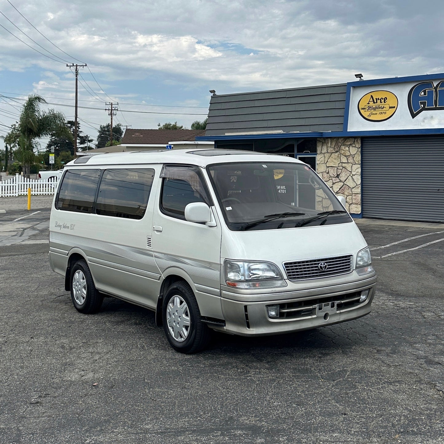 1999 Toyota Hiace Living Saloon - 3.0 Turbo Diesel