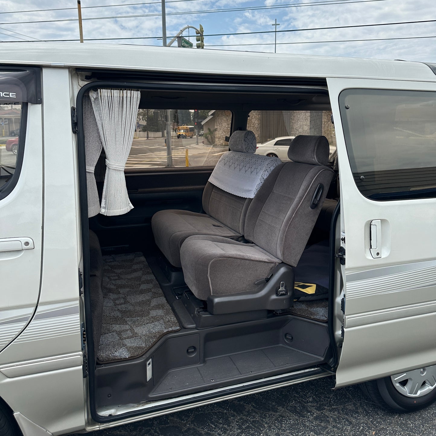 1999 Toyota Hiace Living Saloon - 3.0 Turbo Diesel